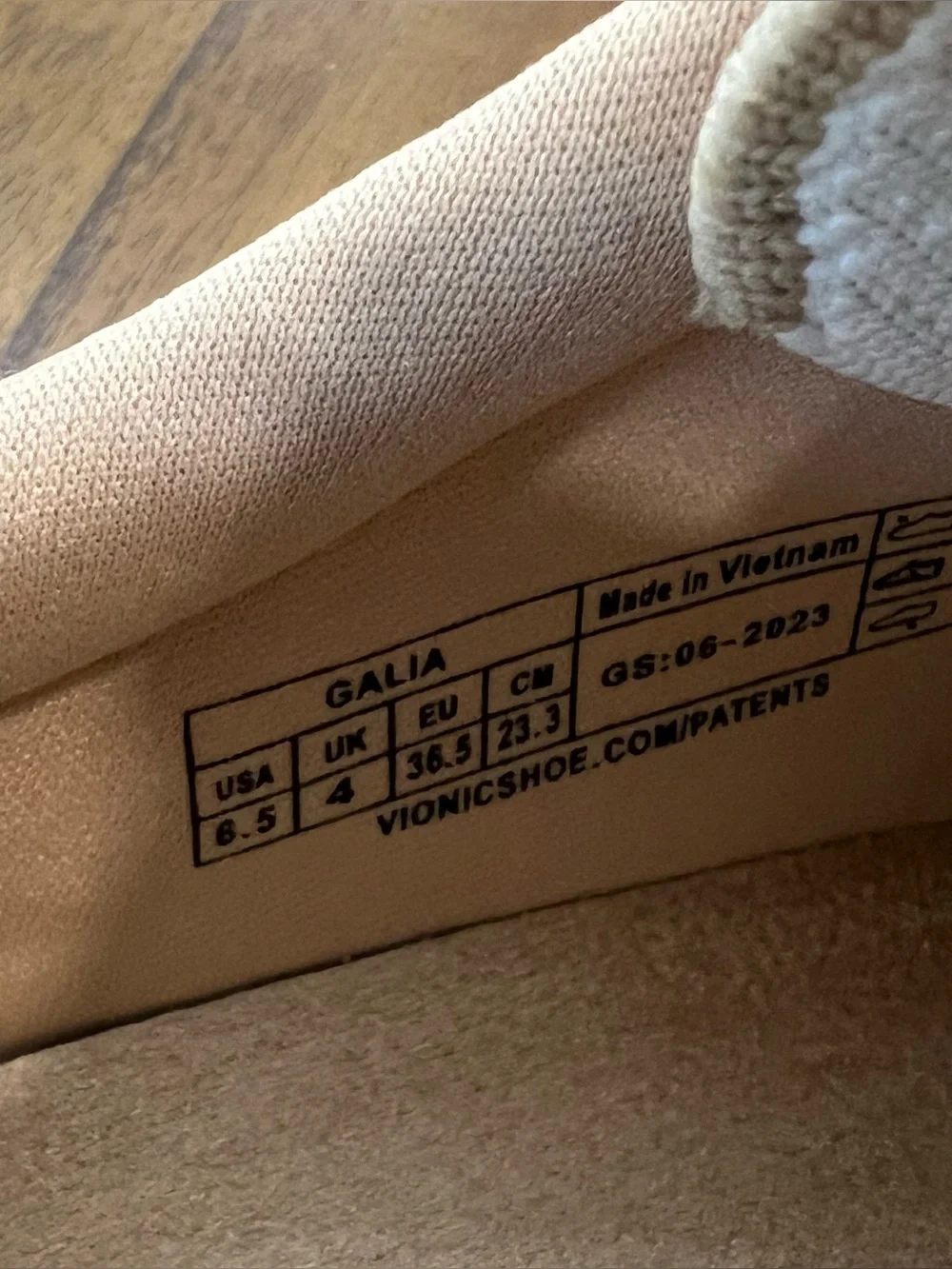 Vionic Galia Knit Casual Fashion Sneaker White Tan Size 6.5 Comfort Travel